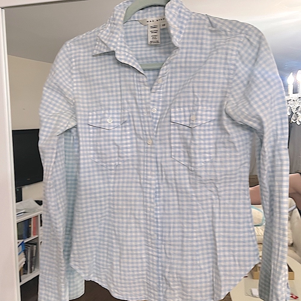 Max studio brand xs  women’s blue and white button down long sleeve shirt